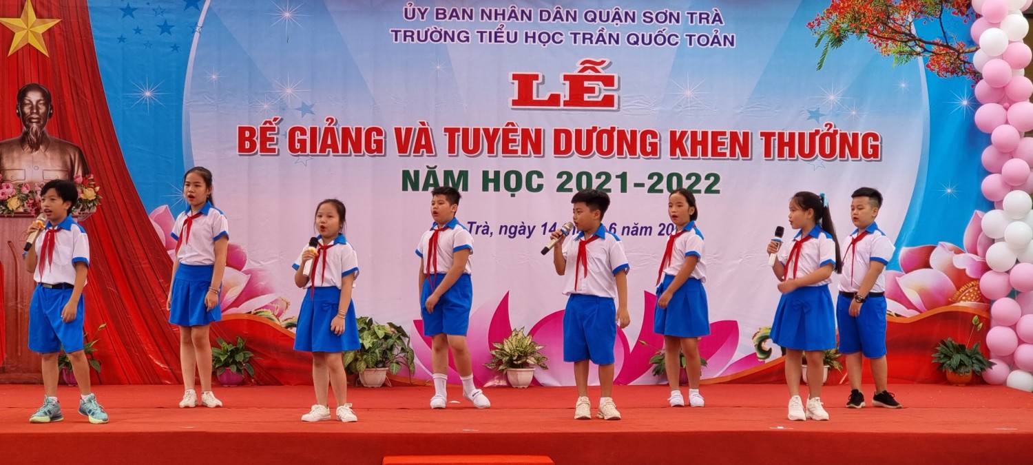 LỄ BẾ GIẢNG VÀ TUYÊN DƯƠNG KHEN THƯỞNG NĂM HỌC 2021-2022